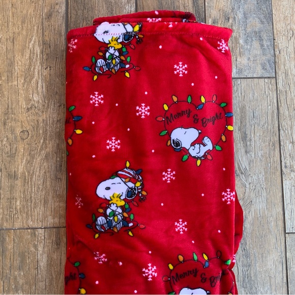 CHRISTMAS Berkshire SNOOPY "Merry and Bright" Soft Christmas Throw Blanket - Picture 2 of 12